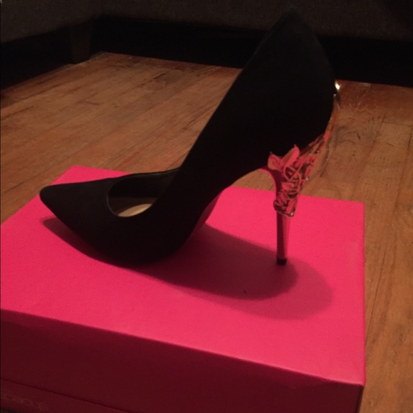 Shoes - Picture 3 of 3